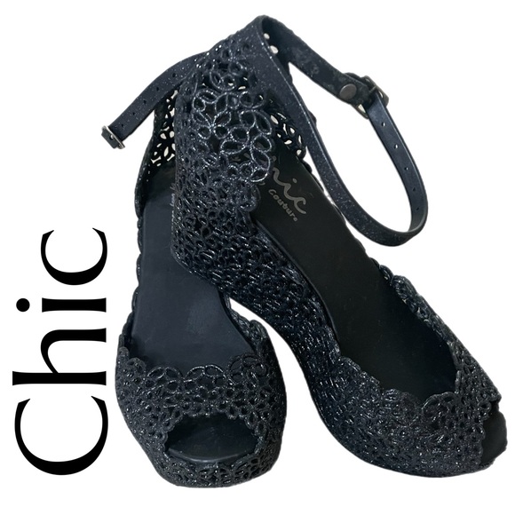 Chic Platform Wedge Black Lace Glamorous Sandal by Lady Couture in size 9 - Picture 5 of 17